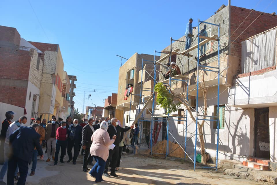 محافظ الوادي الجديد يتفقد مشروعات خدمية بالخارجة (5)