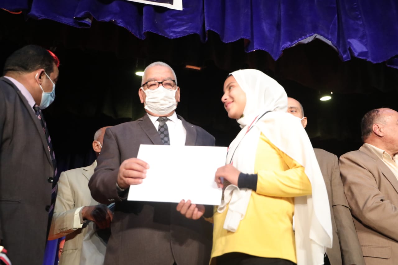 احتفالية ختام دوري اوائل الطلبة في الوادي الجديد (67)