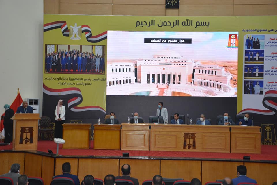 لقاء وزير الشباب بشباتب اجلامعات وبرنامج المحافظات الحدودية (9)