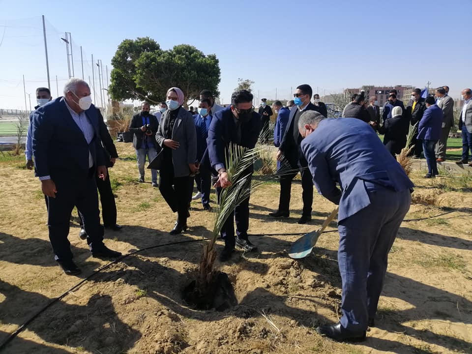 وزير الرياضة يزور الوادي الجديد ويتفقد حديقة 30 يونيو (2)