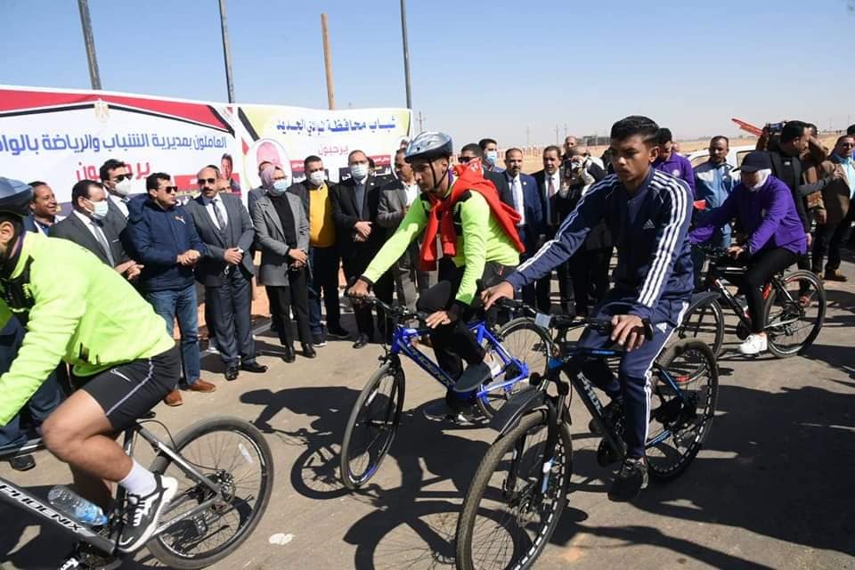وزير الرياضة يزور الوادي الجديد ويتفقد حديقة 30 يونيو (3)