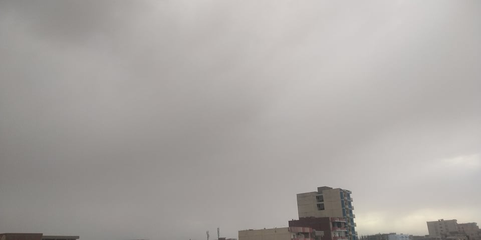 غيوم ورياح محملة بالأتربة في الوادي الجديد (7)