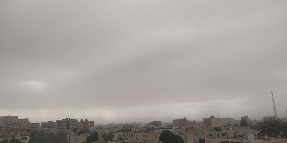 غيوم ورياح محملة بالأتربة في الوادي الجديد (9)