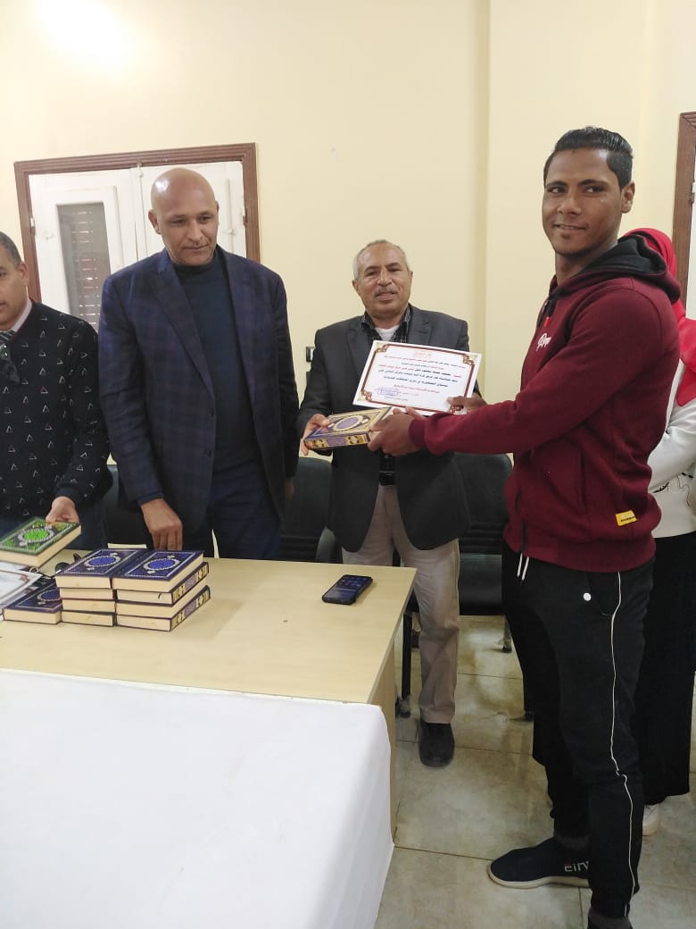 تكريم فريق كرة اليد في الوادي الجديد (9)
