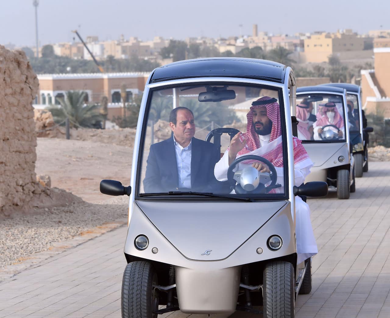 الرئيس السيسي يتفقد حي الطريف التراثي بالرياض بصحبة ولي العهد (7)