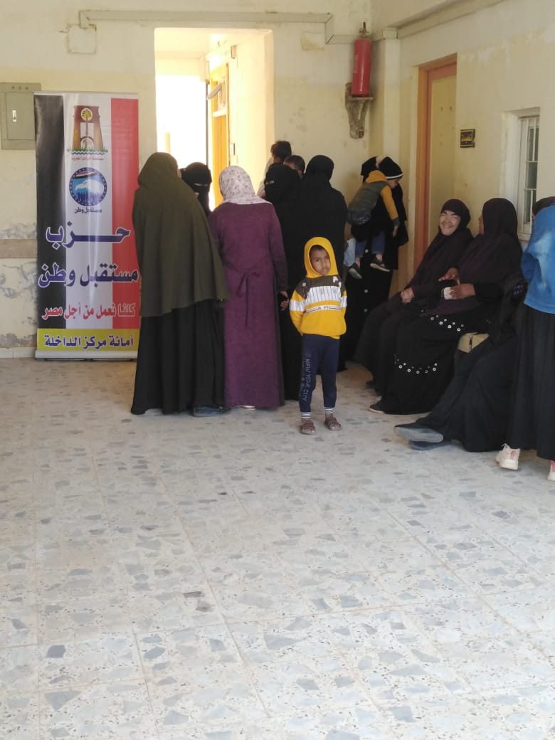 قافلة طبية لقرية العوينة بالداخلة (1)