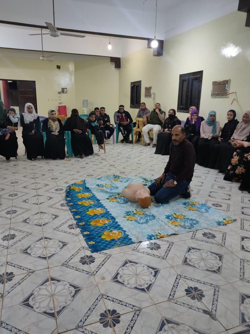 دورة تدريبية عن الاسعافات بقرية العوينة بالداخلة (1)