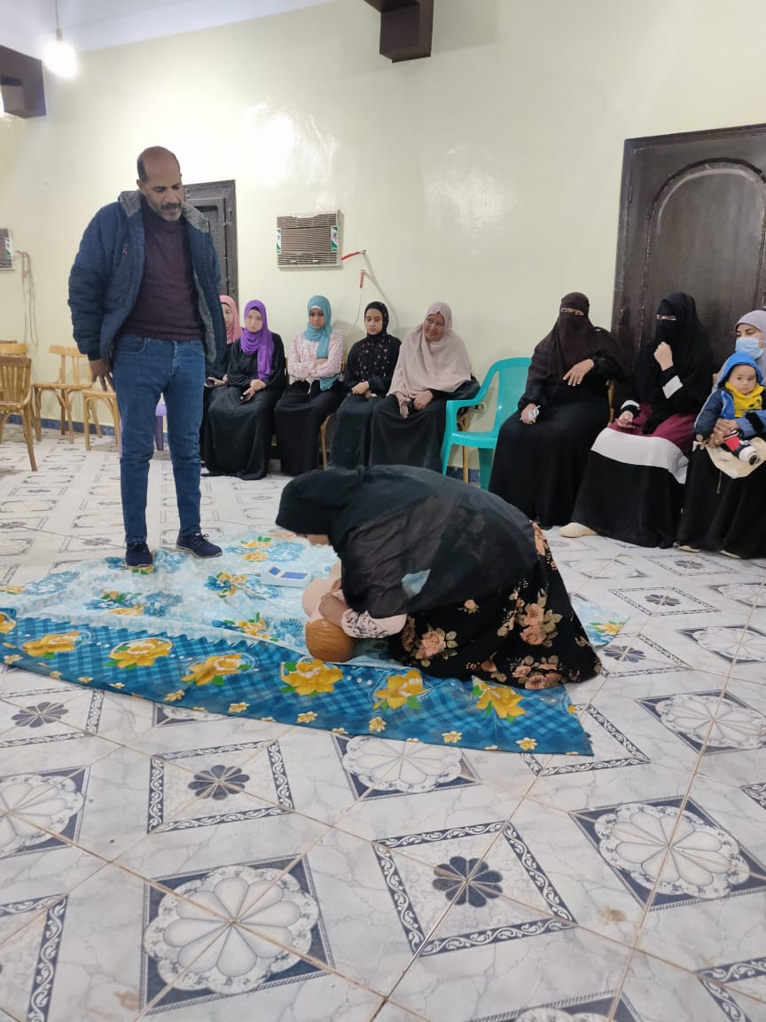 دورة تدريبية عن الاسعافات بقرية العوينة بالداخلة (2)