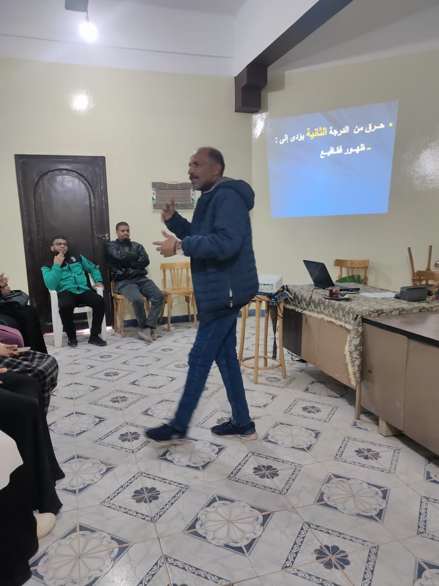 دورة تدريبية عن الاسعافات بقرية العوينة بالداخلة (6)