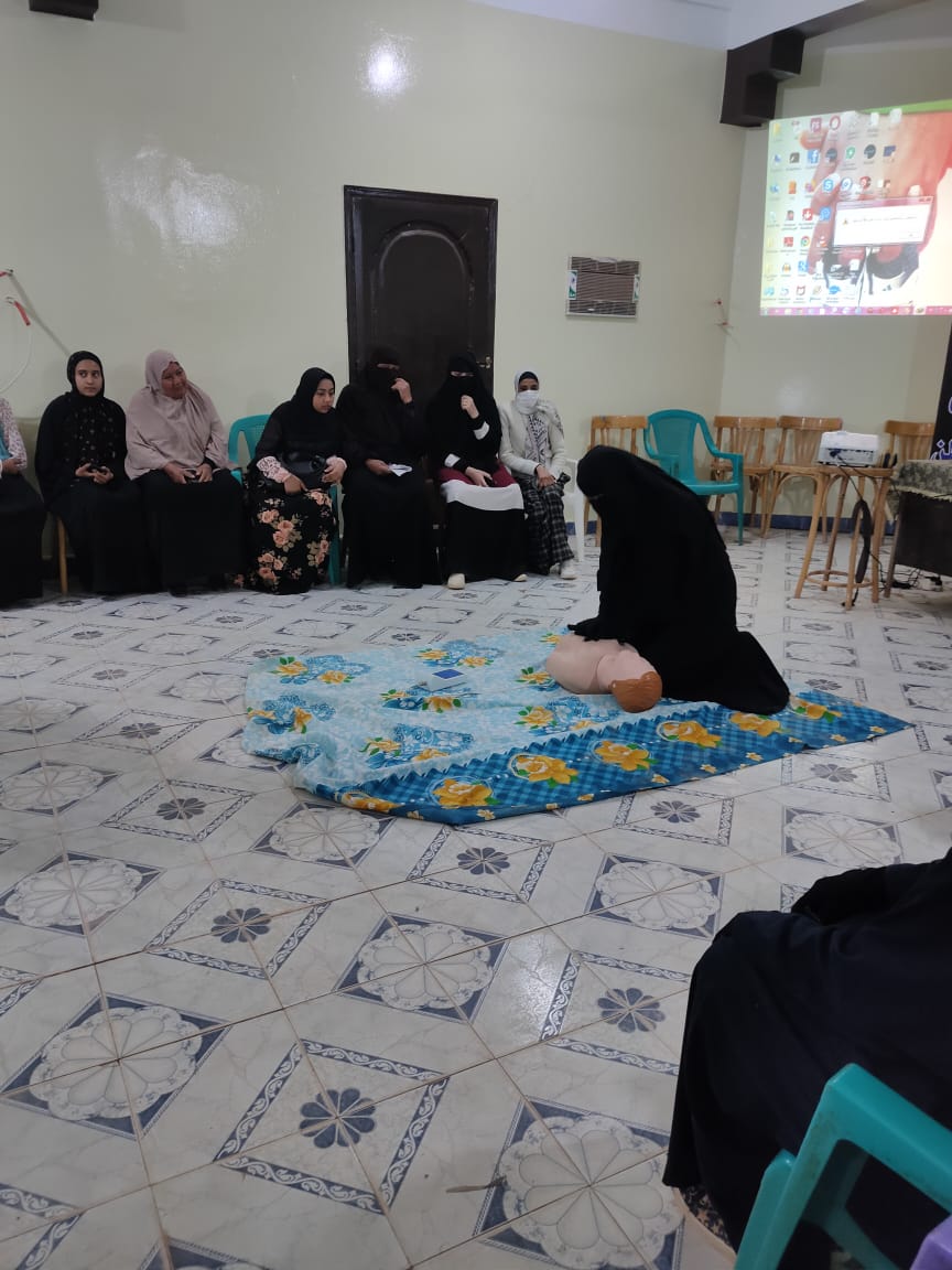 دورة تدريبية عن الاسعافات بقرية العوينة بالداخلة (11)