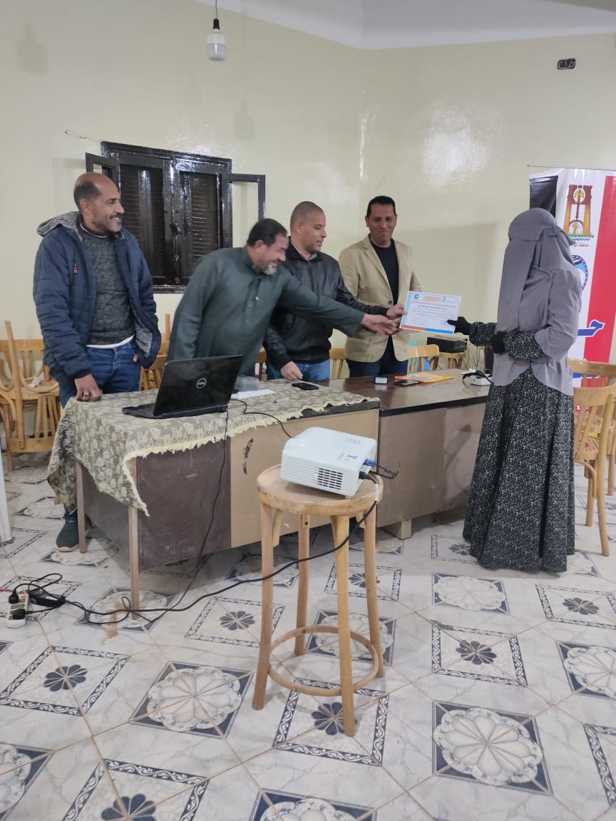 دورة تدريبية عن الاسعافات بقرية العوينة بالداخلة (12)
