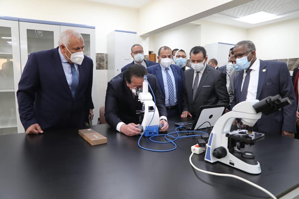 وزير التعليم العالي والبحث العلمي يفتتح كلية الطب البشري بجامعة الوادي الجديد (3)