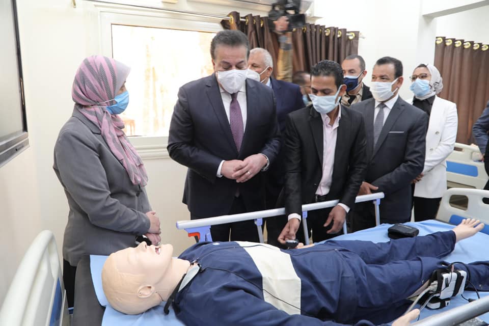 وزير التعليم العالي والبحث العلمي يفتتح كلية الطب البشري بجامعة الوادي الجديد (4)