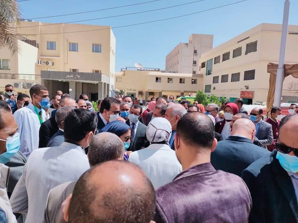 وزير التعليم العالي يتفقد مستشفى الخارجة التخصصي (1)