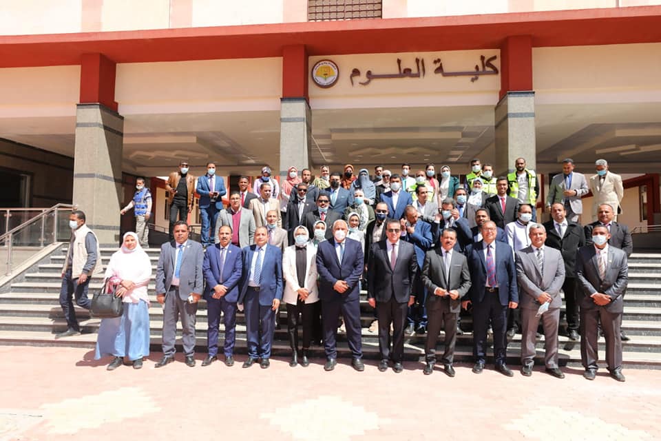 وزير التعليم العالي يفتتح كليات جديدة بجامعة الوادي الجديد (4)