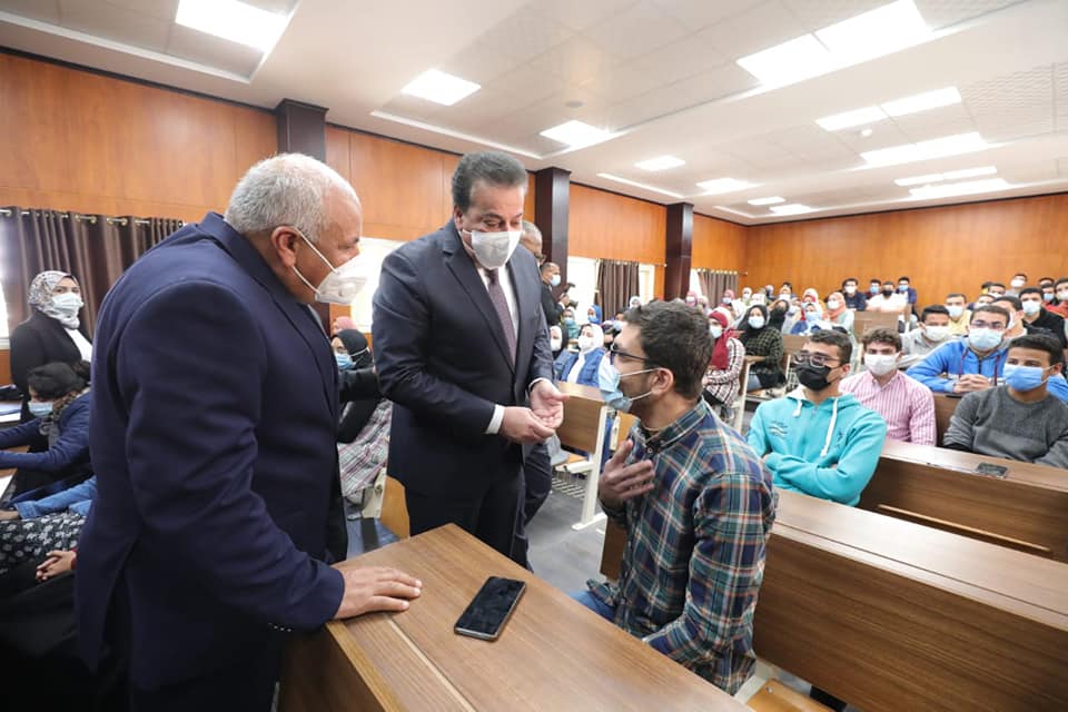 وزير التعليم العالي يفتتح كليات جديدة بجامعة الوادي الجديد (5)