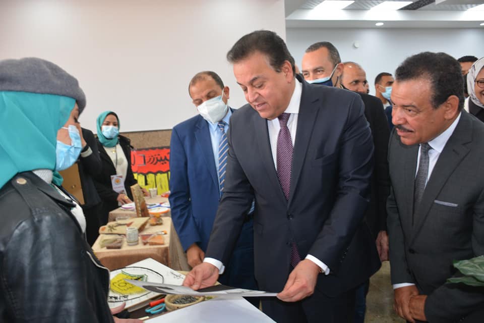 وزير التعليم العالي يفتتح كليات ومباني جديدة بجامعة الوادي (1)