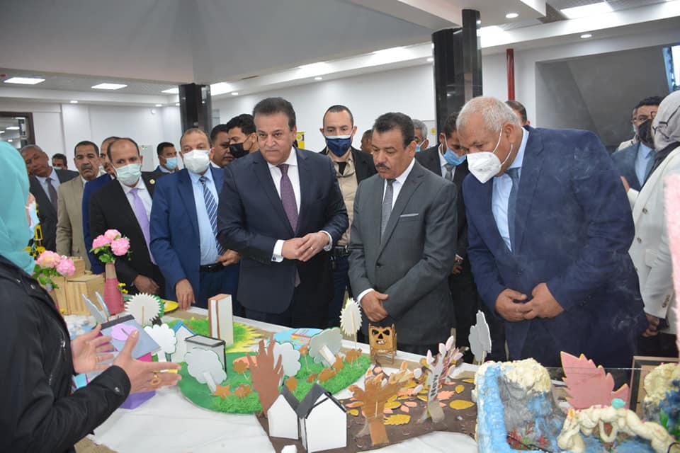 وزير التعليم العالي يفتتح كليات ومباني جديدة بجامعة الوادي (7)