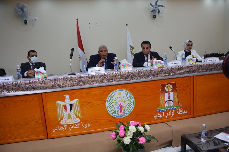 وزير التعليم يناقش تطوير الصحة في الوادي الجديد