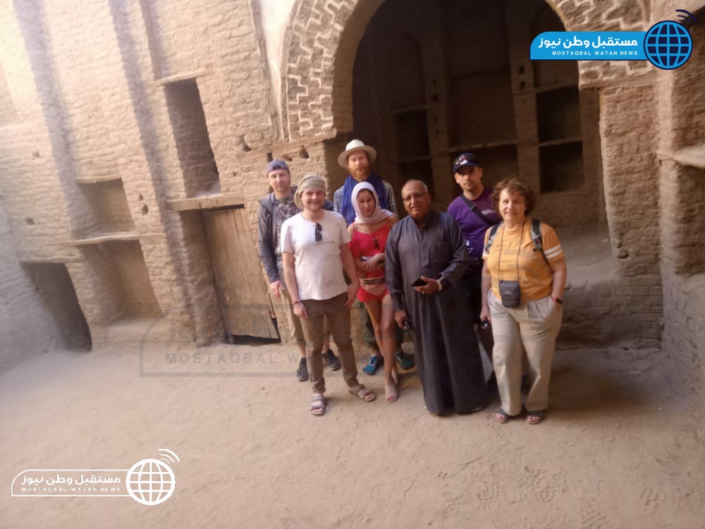 جانب من جولة الوفد البولندي بمعالم الوادي الجديد السياحية والأثرية (2)