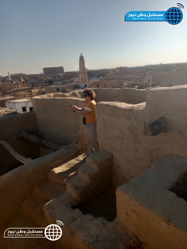 جانب من جولة الوفد البولندي بمعالم الوادي الجديد السياحية والأثرية (5)
