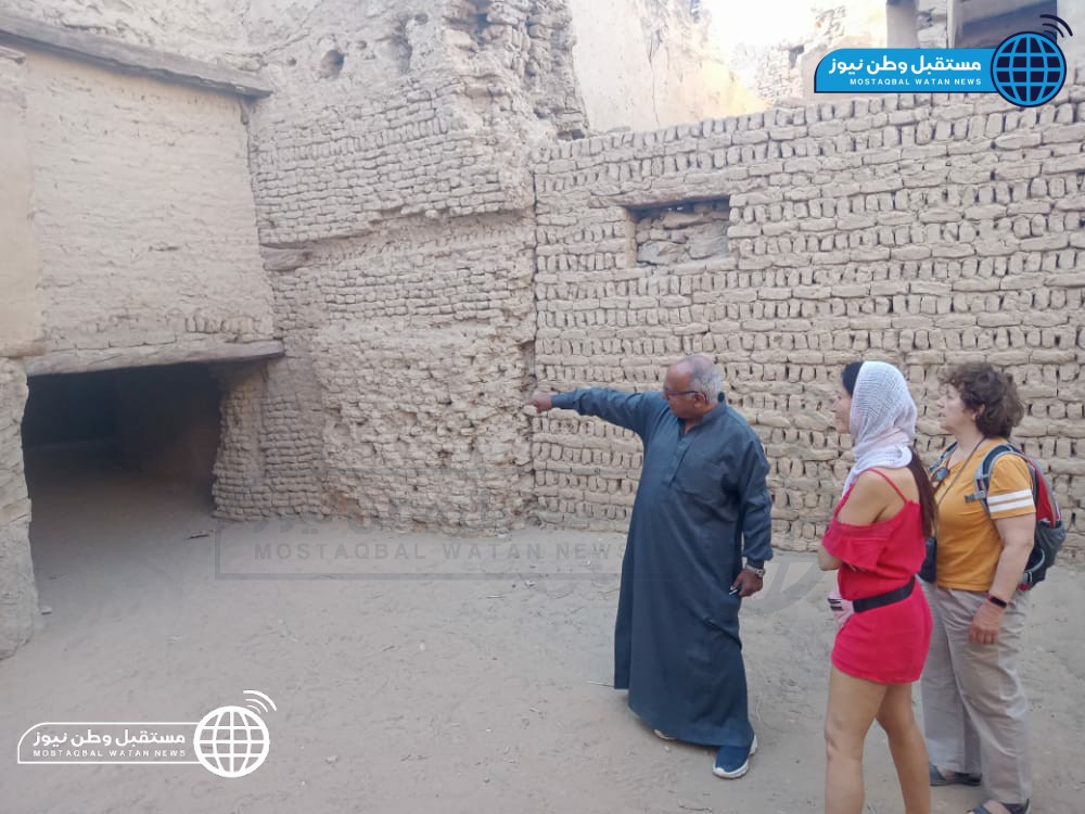 جانب من جولة الوفد البولندي بمعالم الوادي الجديد السياحية والأثرية (7)