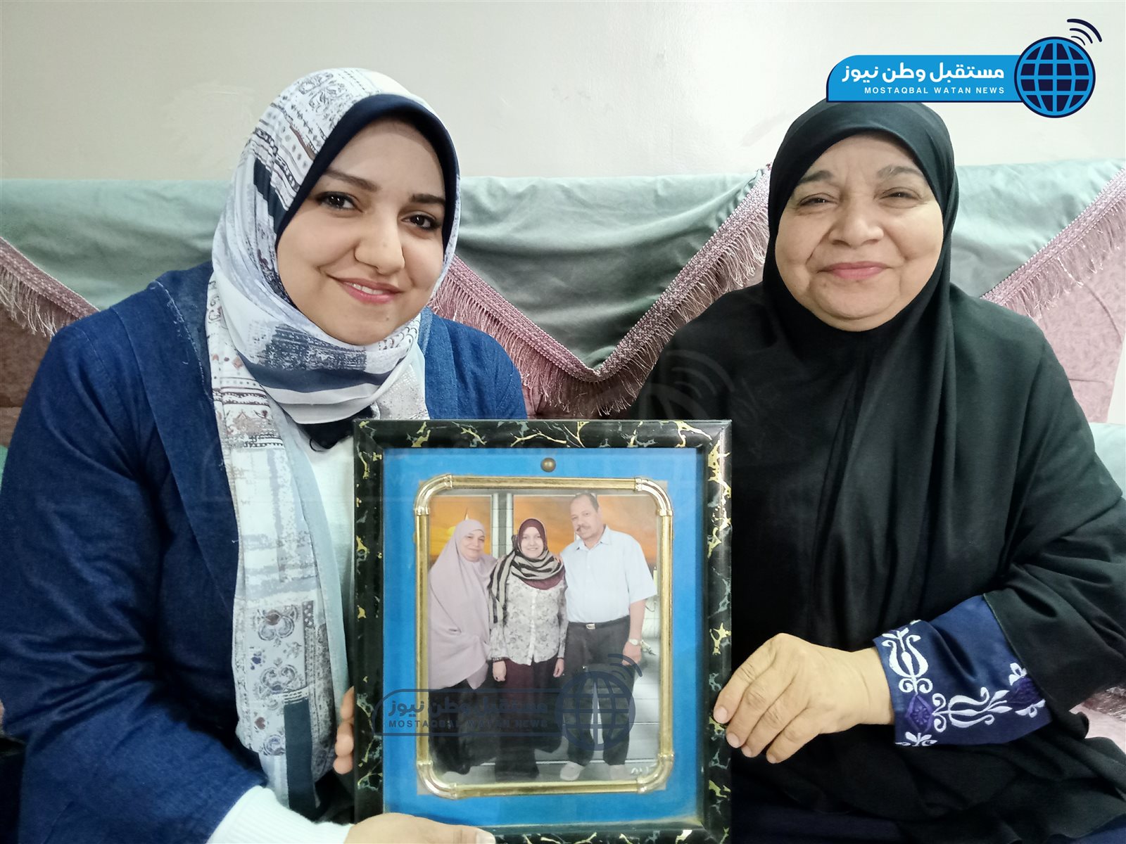 السيدة توتو مع نجلتها الدكتورة منى عبد الوهاب (4)