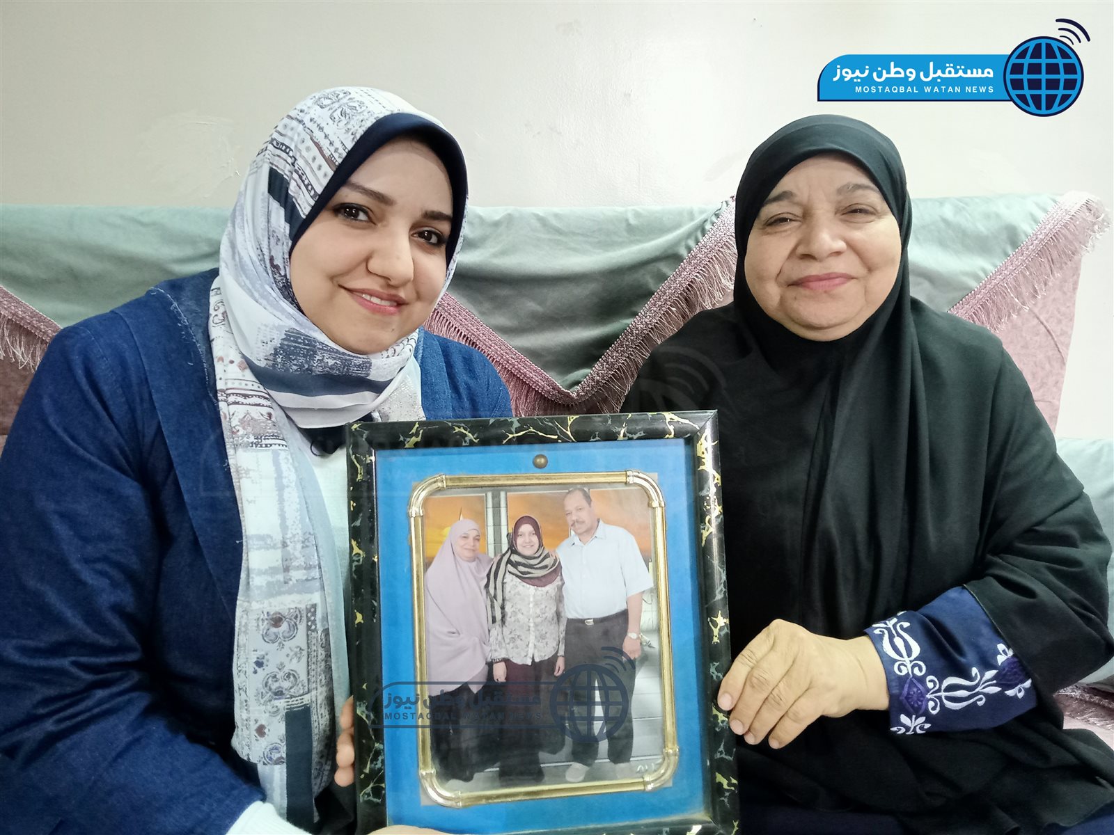السيدة توتو مع نجلتها الدكتورة منى عبد الوهاب (5)