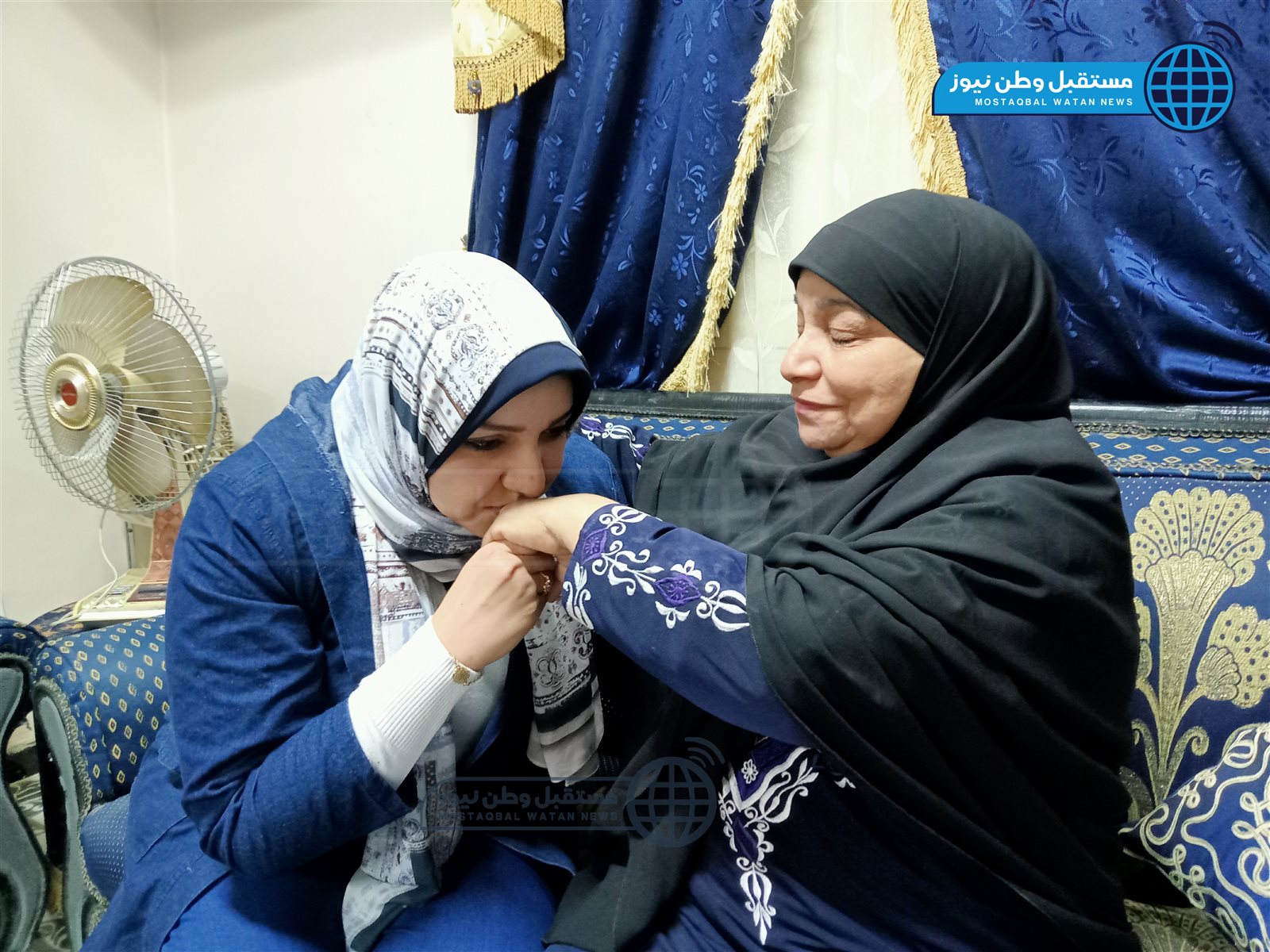 السيدة توتو مع نجلتها الدكتورة منى عبد الوهاب (9)