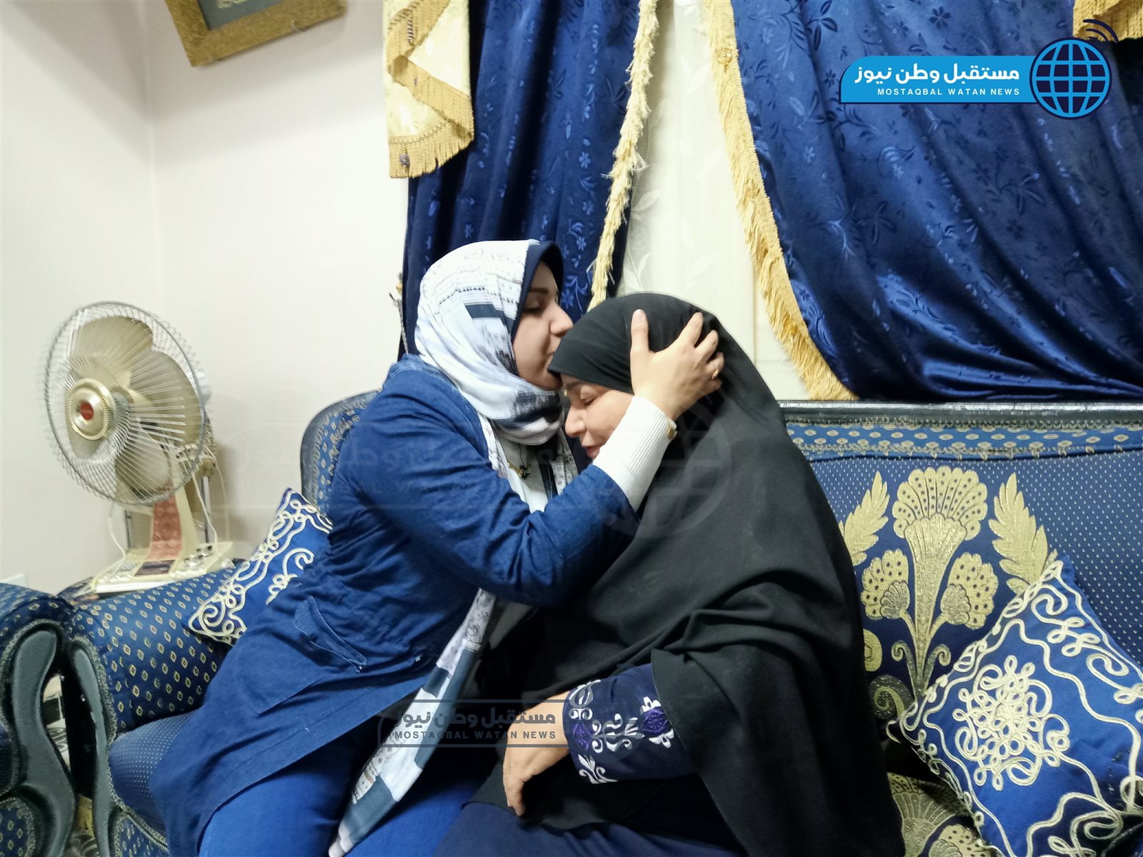 السيدة توتو مع نجلتها الدكتورة منى عبد الوهاب (10)