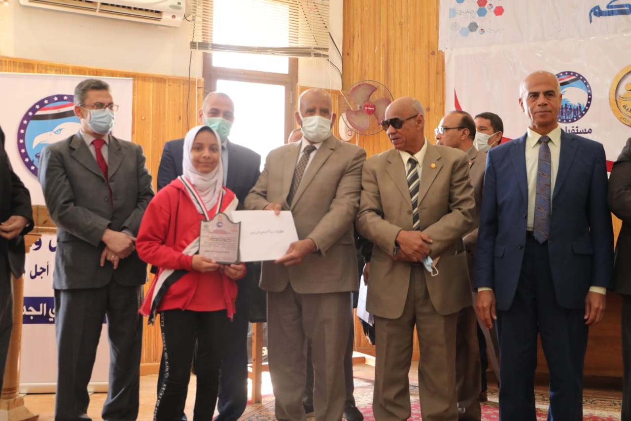 احتفالية تكريم اوائل الطلبة بالوادي الجديد (1)