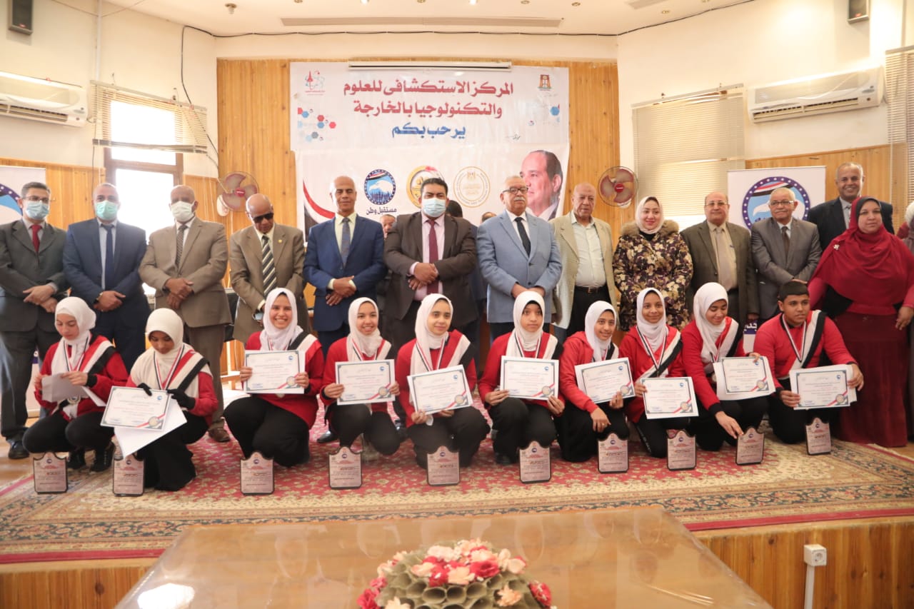 احتفالية تكريم اوائل الطلبة بالوادي الجديد (2)