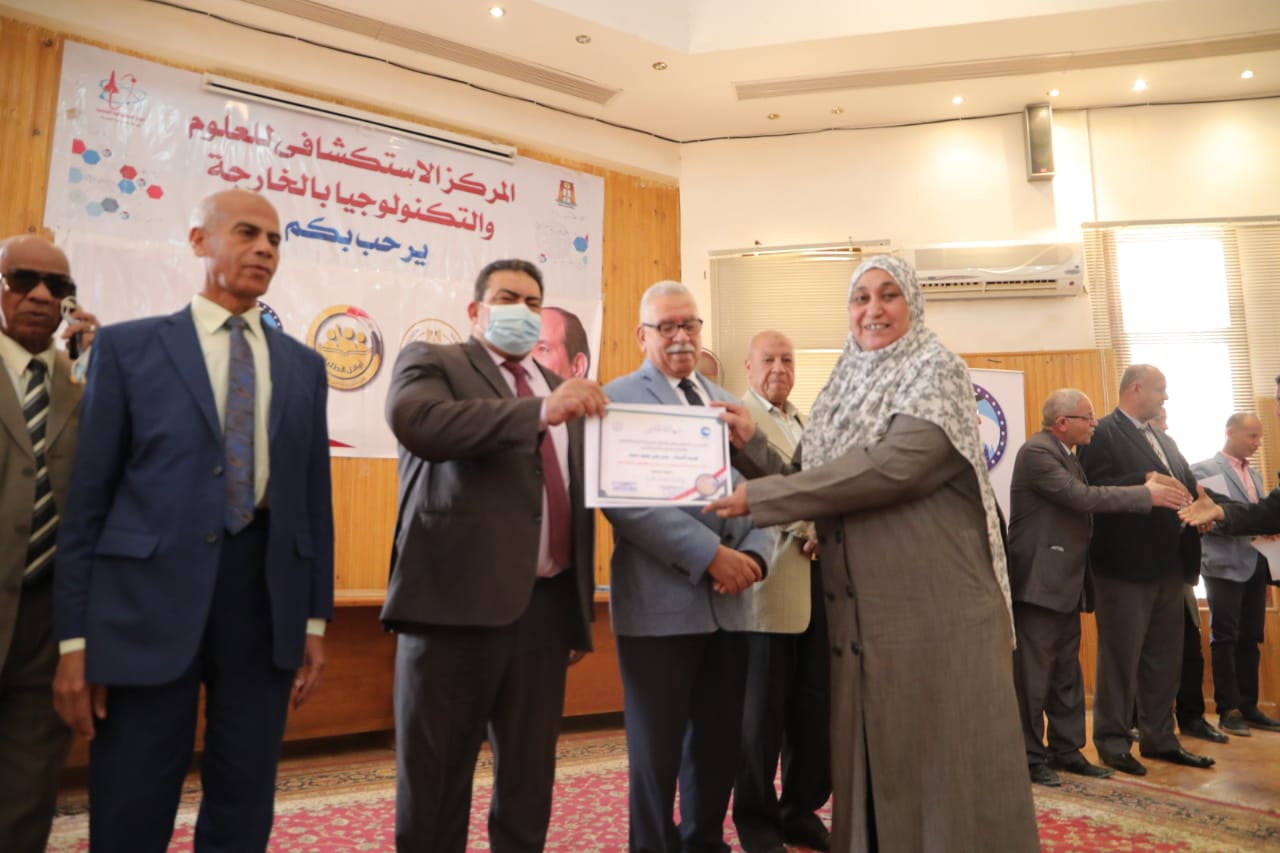 احتفالية تكريم اوائل الطلبة بالوادي الجديد (7)