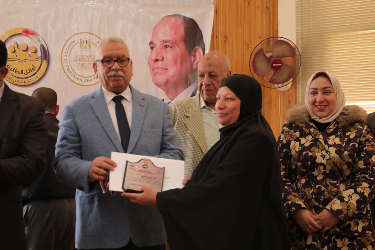 احتفالية تكريم اوائل الطلبة بالوادي الجديد (10)