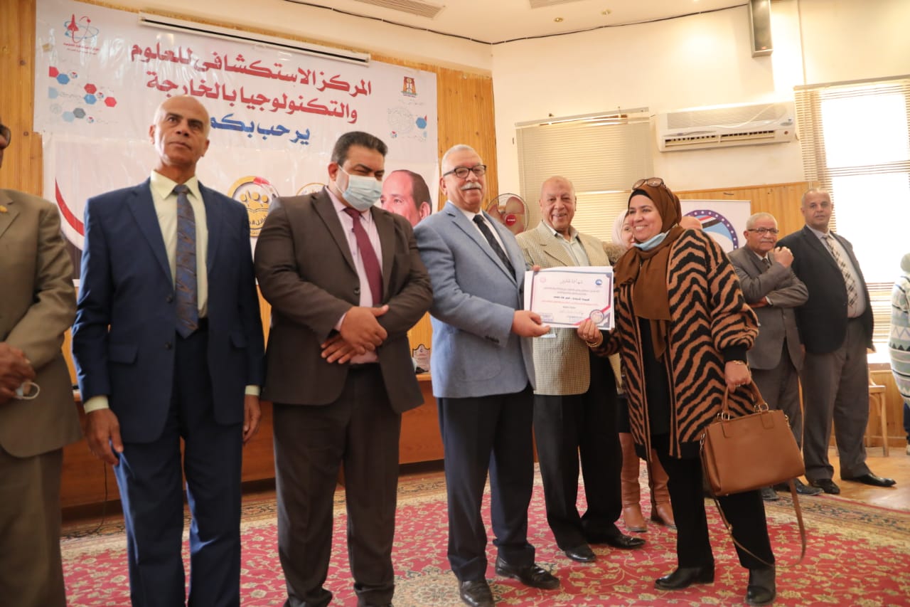 احتفالية تكريم اوائل الطلبة بالوادي الجديد (15)