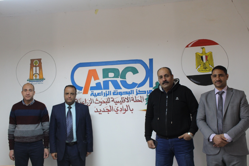 اساتذة وباحثي محطة البحوث الزراعية بالزراعة (2)