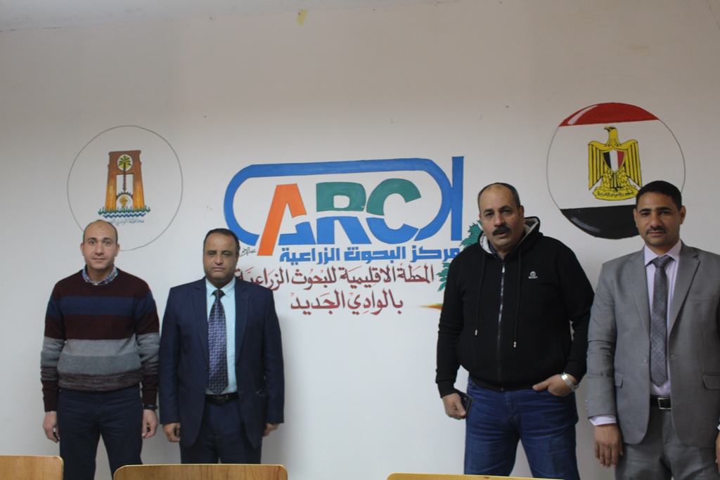 اساتذة وباحثي محطة البحوث الزراعية بالزراعة (3)