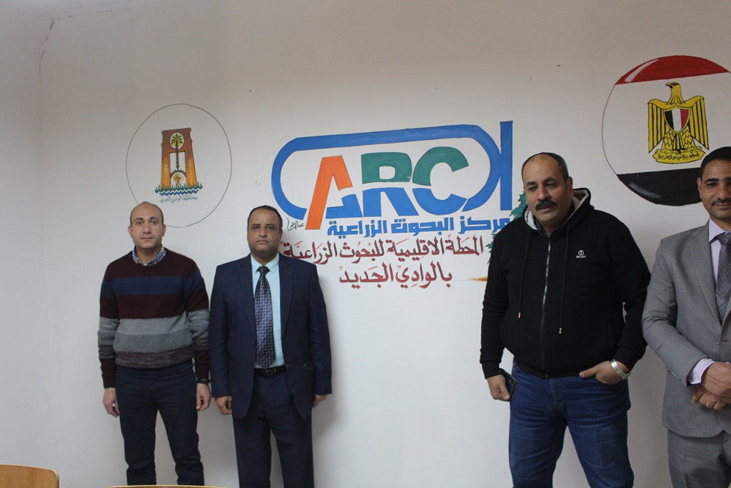 اساتذة وباحثي محطة البحوث الزراعية بالزراعة (5)