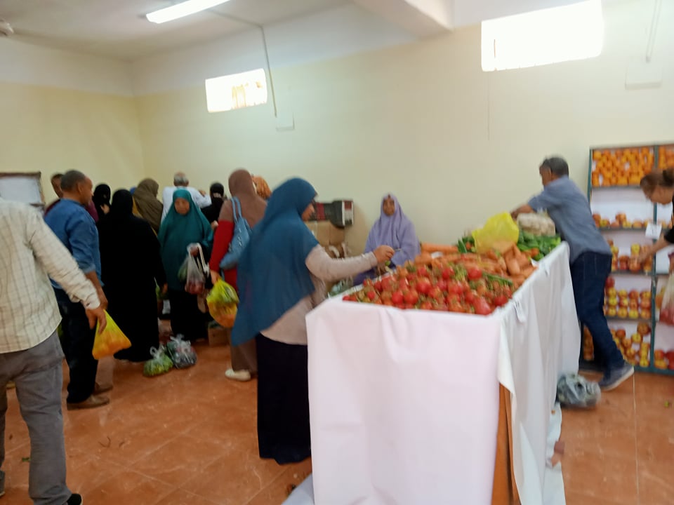منفذ بيع الحوم البلدية بالخارجة (7)