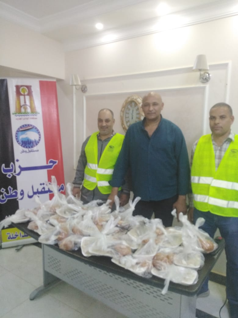 وجبات ساخنة ومائدة إفطار للصائمين في واحة الداخلة بالوادي الجديد (صور) (2)