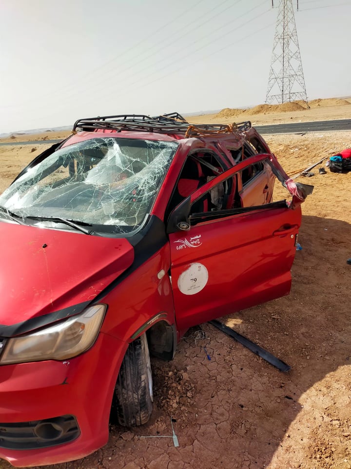 انقلاب سيسارة ملاكي بطريق الخارجة - الداخلة (1)