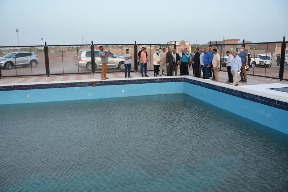 حمام سباحة بمدينة باريس (1)