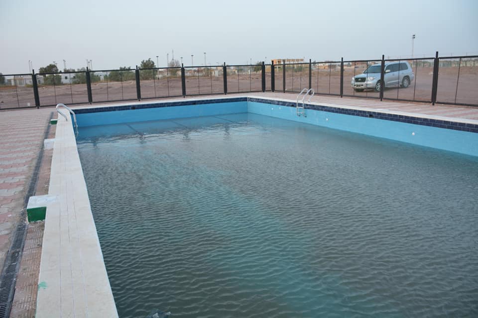حمام سباحة بمدينة باريس (2)