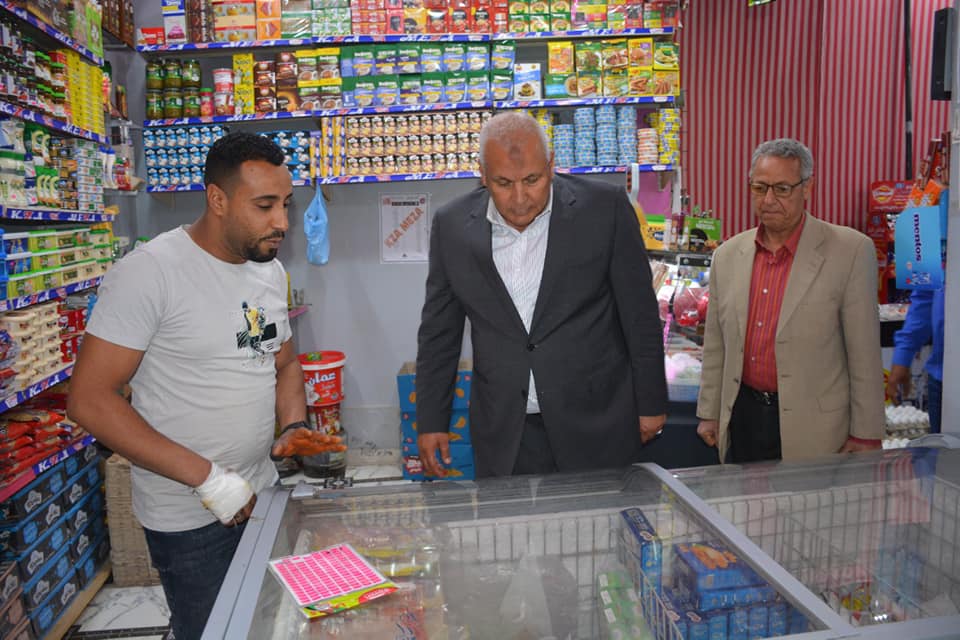 محافظ الوادي الجديد يتفقد مقر شركة تجارة الجملة التابعة للتموين