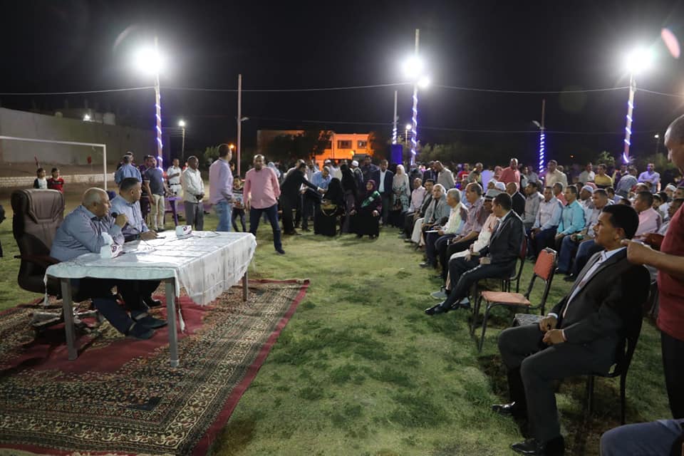 محافظ الوادي الجديد يكرم الأمهات المثاليات بمركزي الداخلة وبلاط (4)