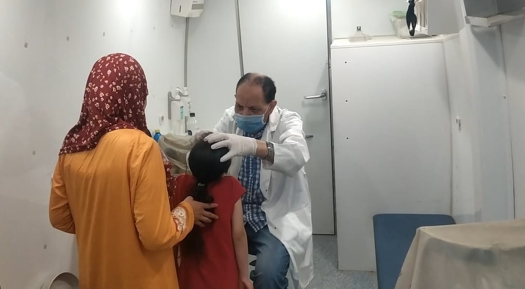 الكشف وصرف الدواء بالمجان لـ236 مواطنا في قافلة بالوادي الجديد (4)