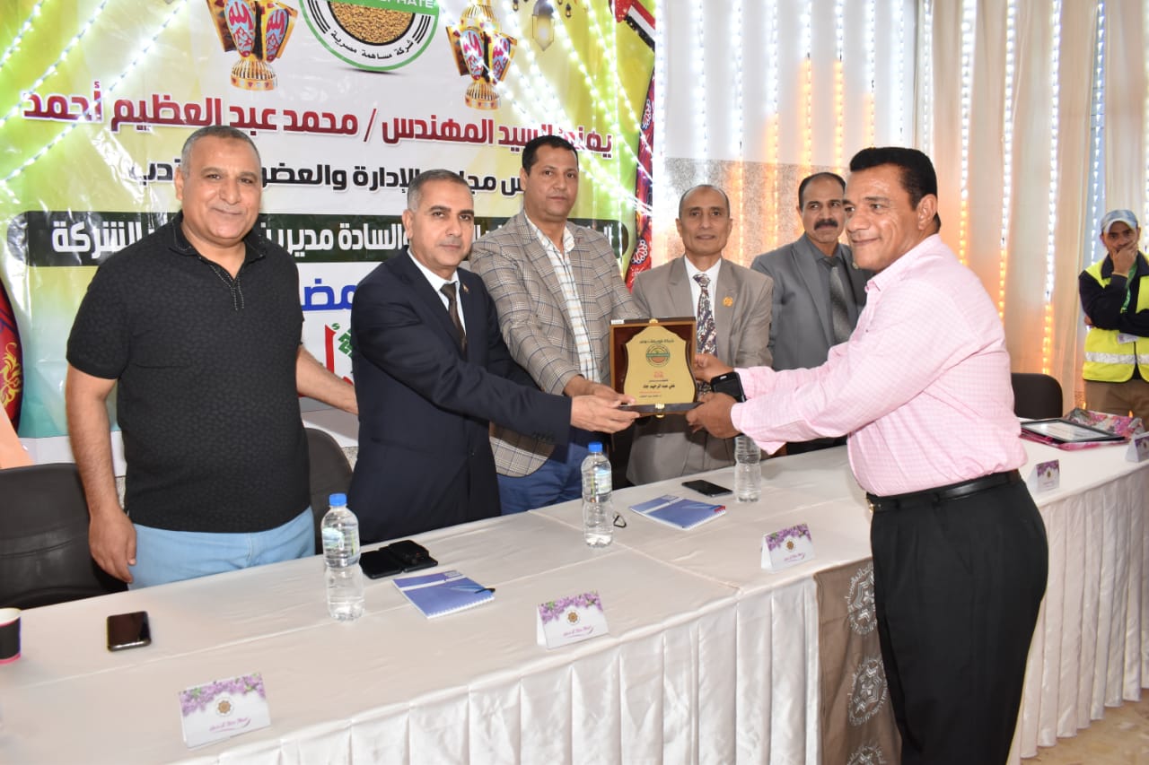 تكريم أبناء العاملين بأبو طرطور (6)