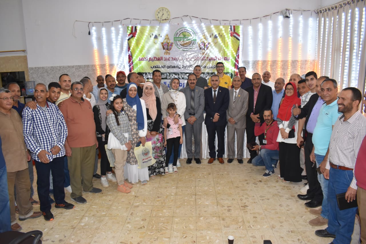 تكريم أبناء العاملين بأبو طرطور (13)
