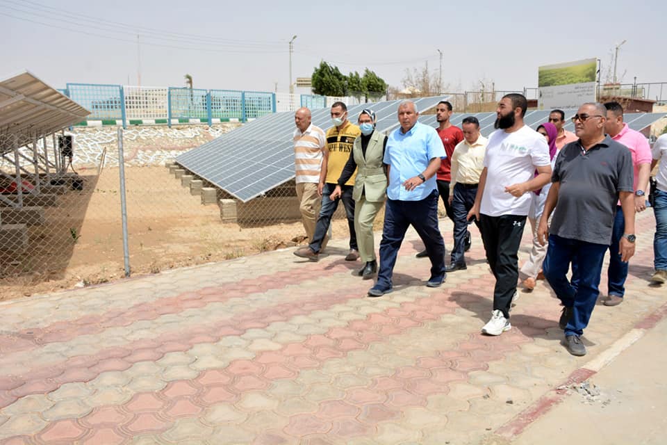 محافظ الوادي الجديد يتفقد مجمع المصالح وحديقة 30 يونيو بالخارجة (4)
