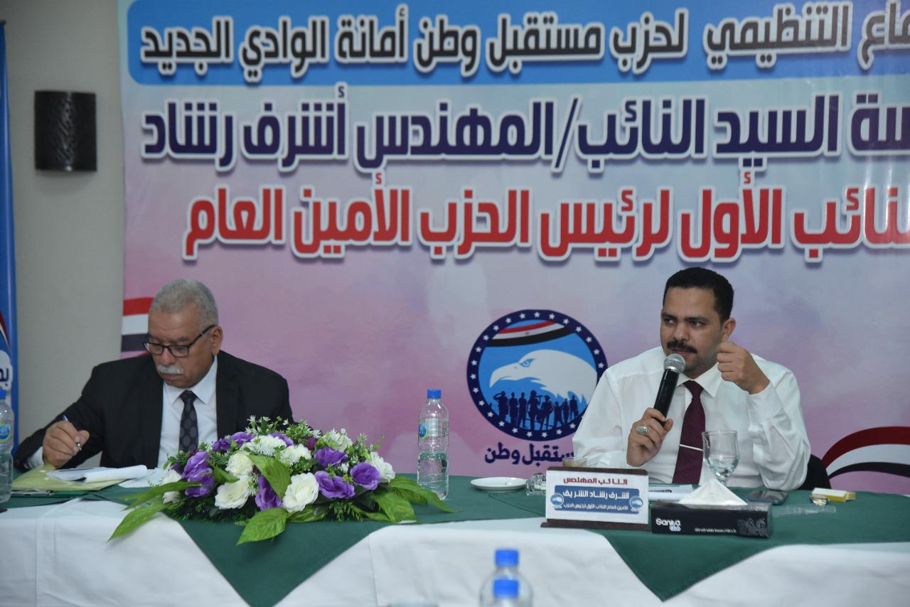 جانب من زيارة المهندس أشرف رشاد للوادي الجديد (9)